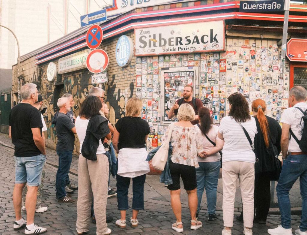 St-Pauli-Kieztour-Guide-Die-Roten-Doppeldecker
