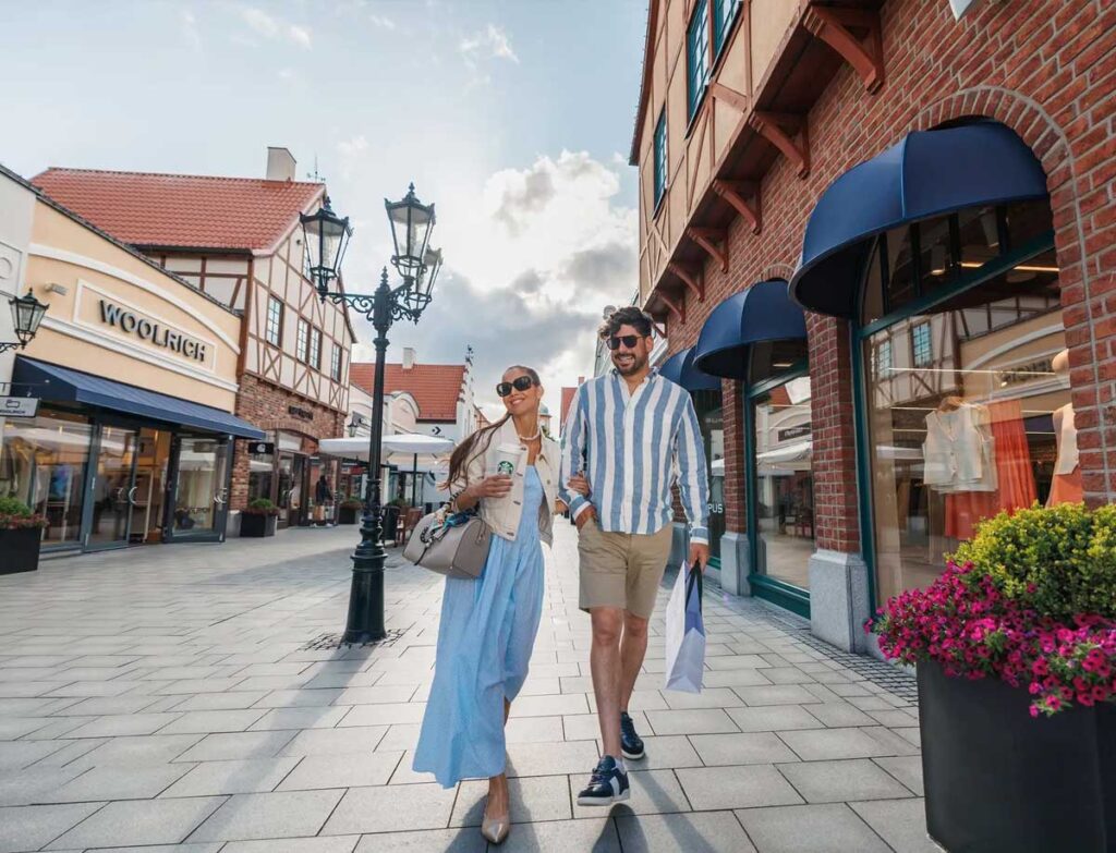 Designer-Outlet-shopping-Besucher